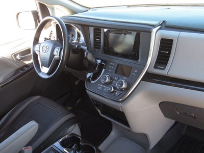 2017 Toyota Sienna XLE