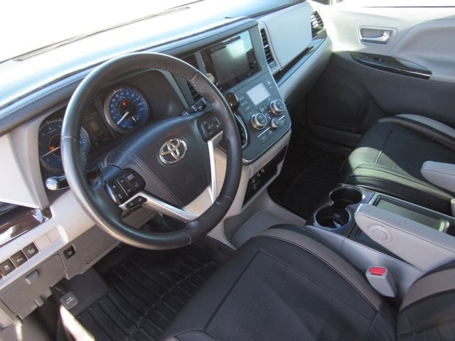 2017 Toyota Sienna XLE