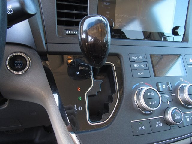 2017 Toyota Sienna XLE