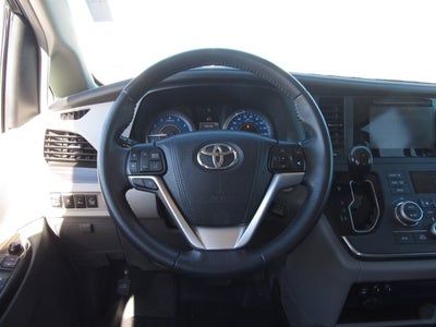 2017 Toyota Sienna XLE