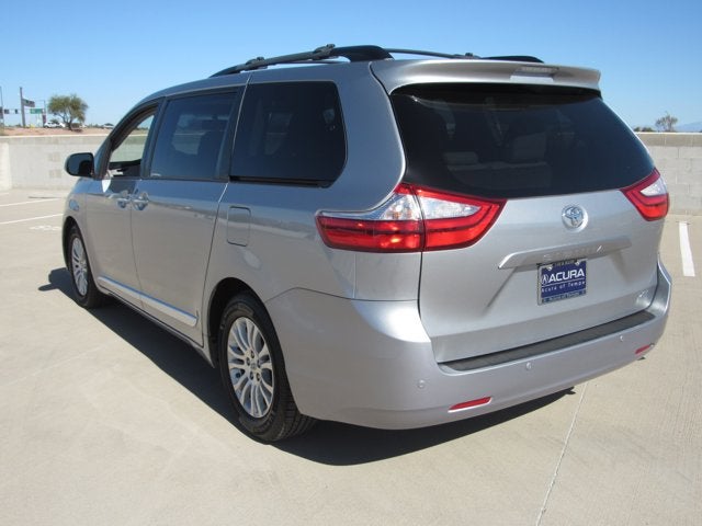 2017 Toyota Sienna XLE