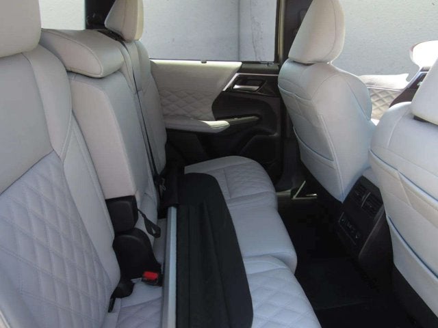 2025 Mitsubishi Outlander Plug-In Hybrid SEL
