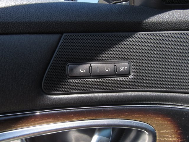 2016 INFINITI Q70L 3.7