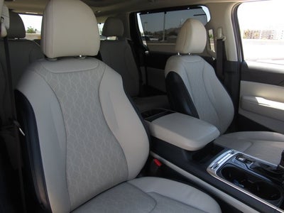 2025 Kia Carnival SX